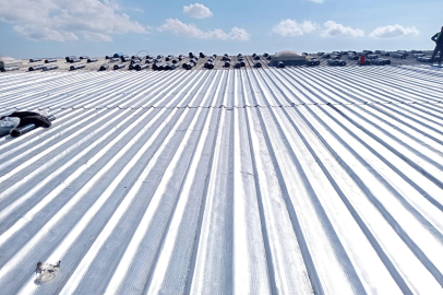 Endüstriyel Yapılarında Çatı Kaynaklı Riskleri Azaltan Akıllı Yalıtım Yaklaşımı