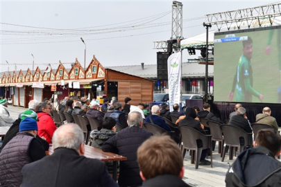 Osmangazi Meydanı’nda Bursaspor maçı dev ekranda izlendi