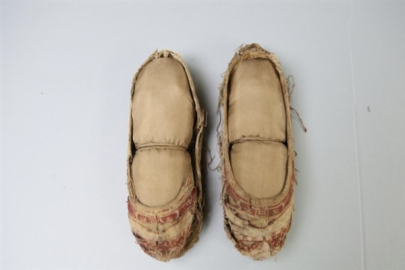 Doğu Han Hanedanlığı’na ait bir çift kadın ayakkabısı: bin yılı aşan moda