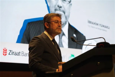 Bakan Yumaklı, Ankara'da çocuklarla fidan dikti