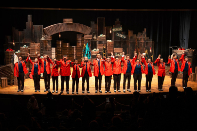 İzmir Şehir Tiyatroları Dünya Tiyatro Günü’nde sahne aldı