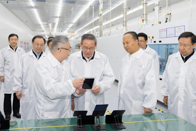 Başbakan Li: Yeni tip elektrik şebekesi inşası hızlandırılmalı