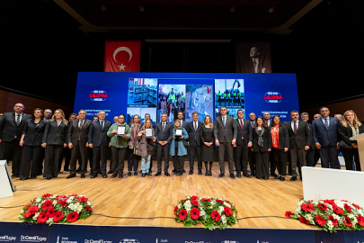CHP Genel Başkanı Özel İzmir’de toplu açılış ve anahtar teslim törenine katıldı