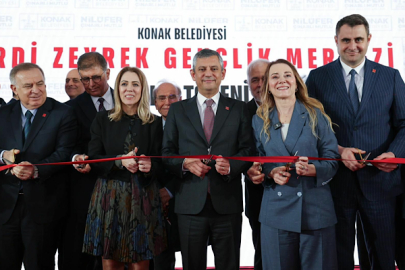 Konak’ta Ferdi Zeyrek Gençlik Merkezi açıldı