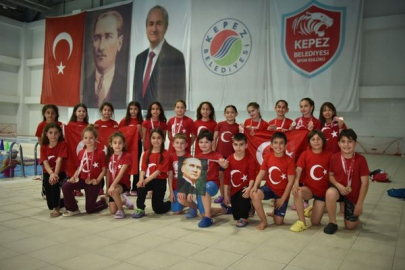 Kepezspor Yüzme Takımı’ndan 15 madalyalık başarı