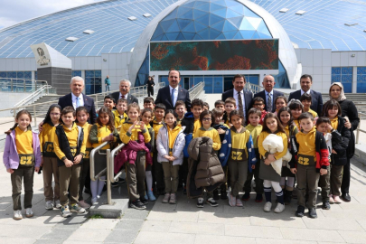 Konya’da yetkililer Bilim Merkezi'nde öğrencilerle buluştu