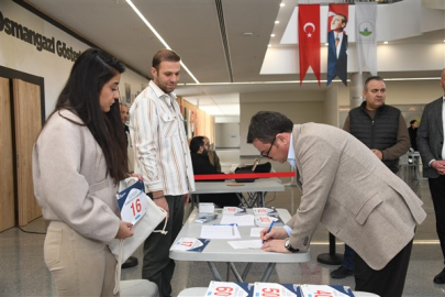Uluslararası Osmangazi Tarihi Kent Koşusu öncesi sporcular numaralarını aldı