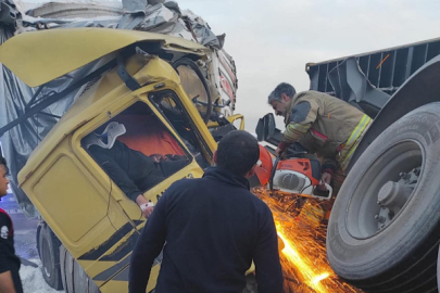Sarıseki’de iki tır çarpıştı