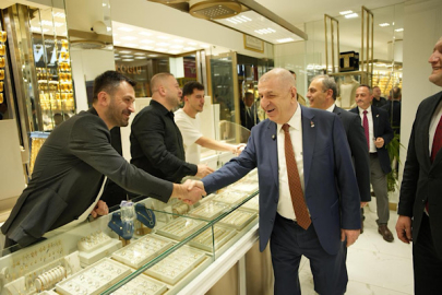Özdağ, İnegöl Kuyumcular Çarşısı’nı ziyaret etti