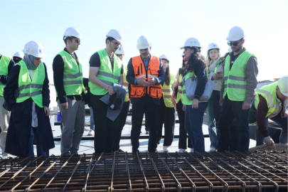 Çiftçi, öğrencilerle hastane inşaatını inceledi