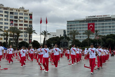İzmir’de 23 Nisan törenle kutlandı