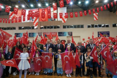 Edremit’te çocuklar bayramlarını kutladı