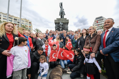 İzmir’de 23 Nisan töreni düzenlendi