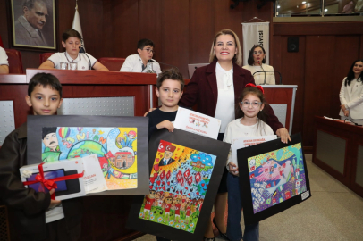 İzmit’te 23 Nisan coşkusu: Minik yetenekler ödüllerine kavuştu