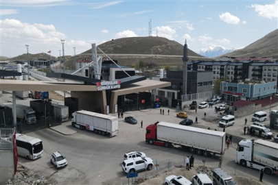 Türkiye’den İran’a ikinci etap insani yardım ulaştı