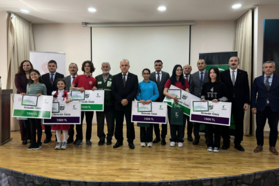 Vali Erol, ödül törenine katıldı