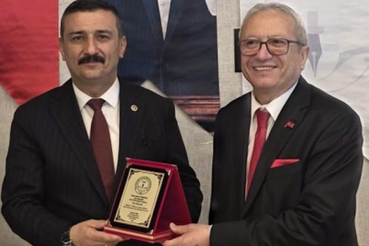 Selçuk Türkoğlu’na “Yılın Milletvekili” ödülü verildi