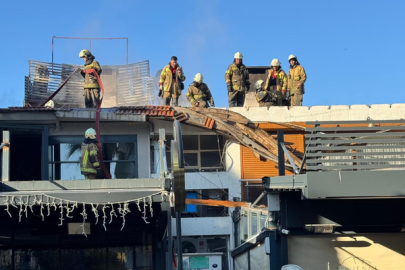 Karşıyaka’da restoranın çatısında çıkan yangın kontrol altına alındı