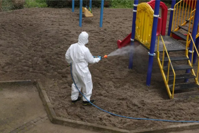 Osmangazi'de park ve kamusal alanlarda düzenli ilaçlama 