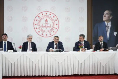 Tekin: Çocuklarımızın dijital dünyada güçlü bir şahsiyetle yetişmesini hedefliyoruz